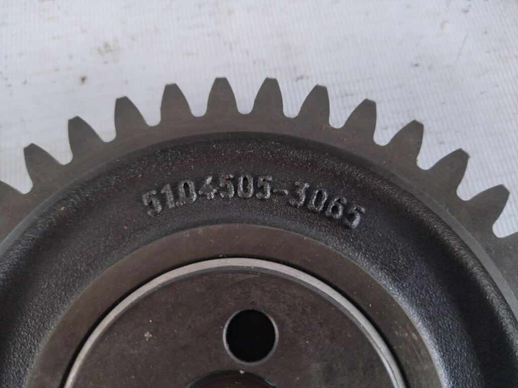 шестерня ГРМ промежуточная D2066 б/у - 2